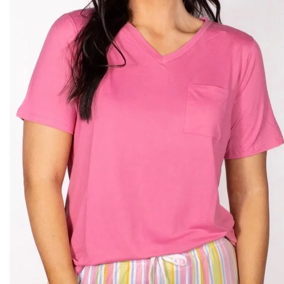 L&B Lucky & Blessed Bright Pink V-Neck Tee with Pocket Medium - Picture 1 of 6